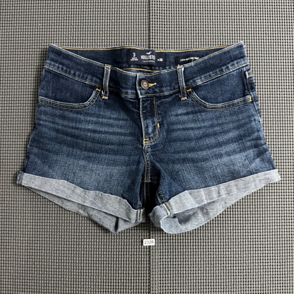 Hollister Low Rise Midi Short Dark Wash Denim Cuffed Size 3 W26